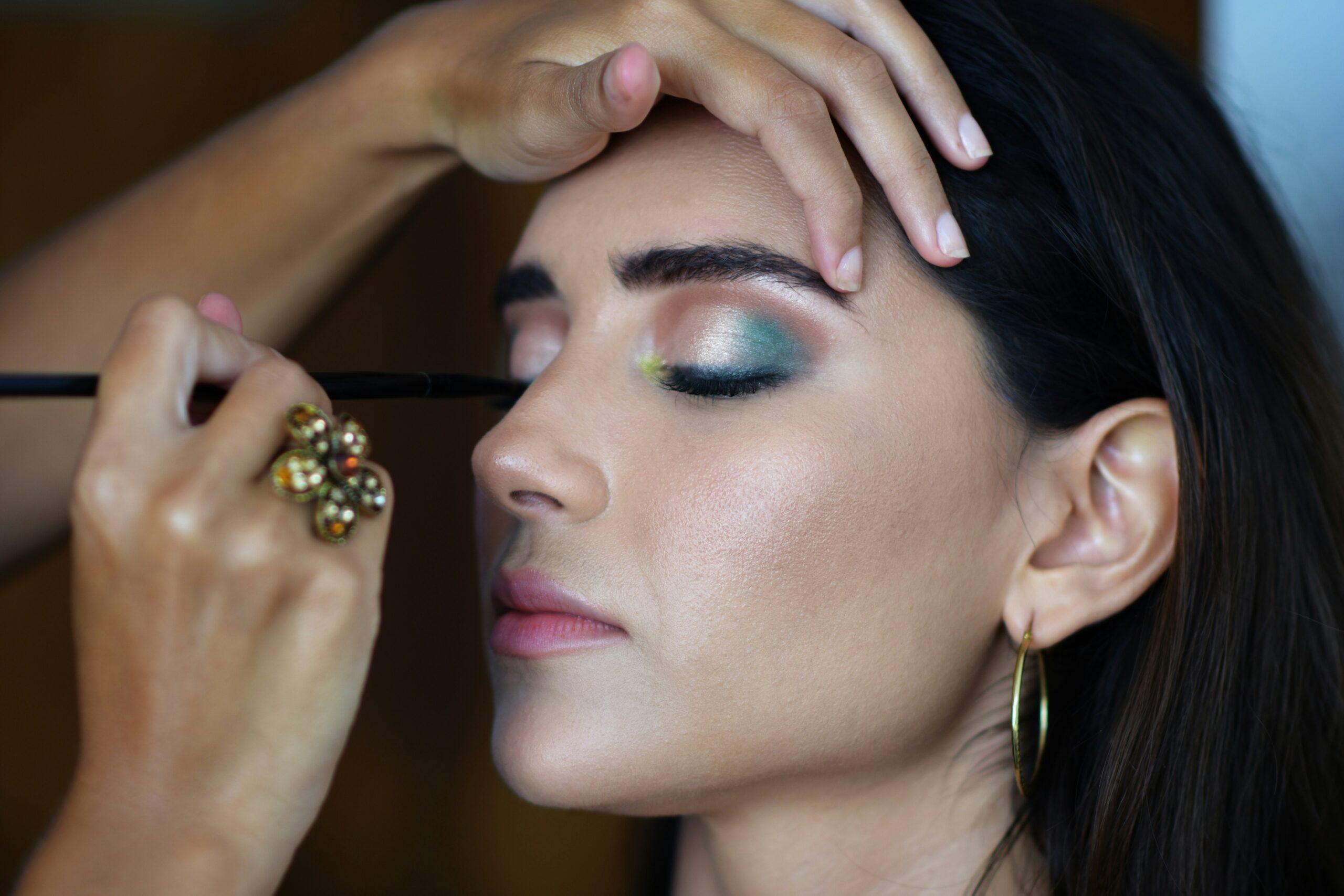 The Clean Glam Guide: How to Get a Full-Face High-Impact Look