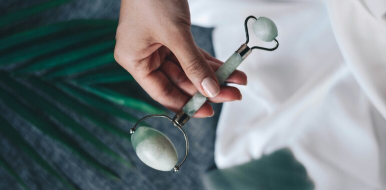 The Weight of Calm: Why Heavy, Chilled Tools are the New "Neural Reset" for Skin