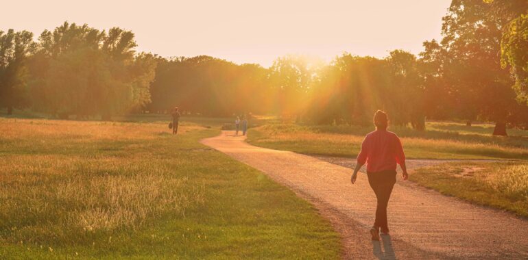 The Kinetic Think-Tank: Why "Movement-Generated" Clarity Beats the Desk-Bound Grind