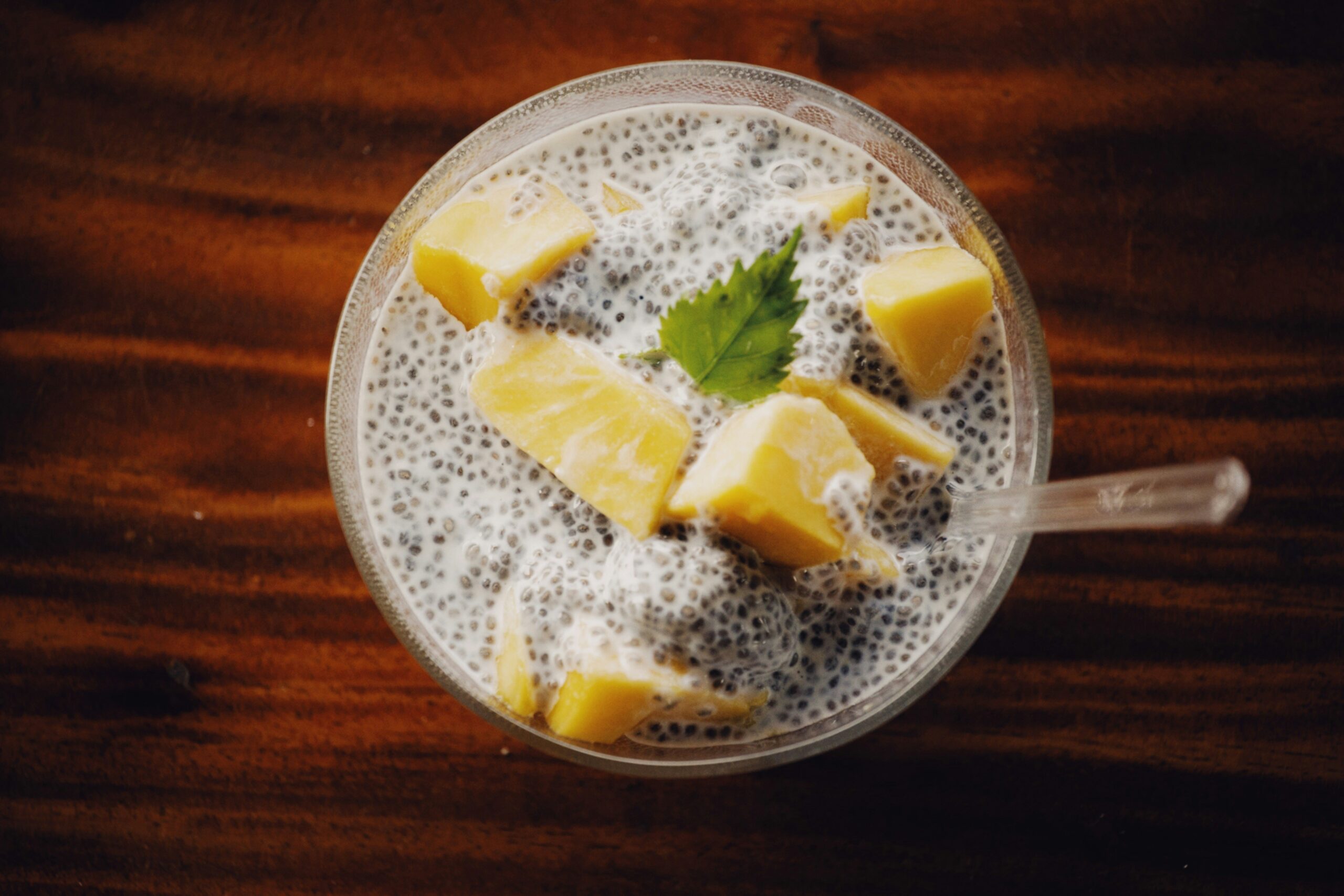 The Hydration-Gel: 4 Fruit-Forward Chia Puddings for Sustained "Neural-Fuel"