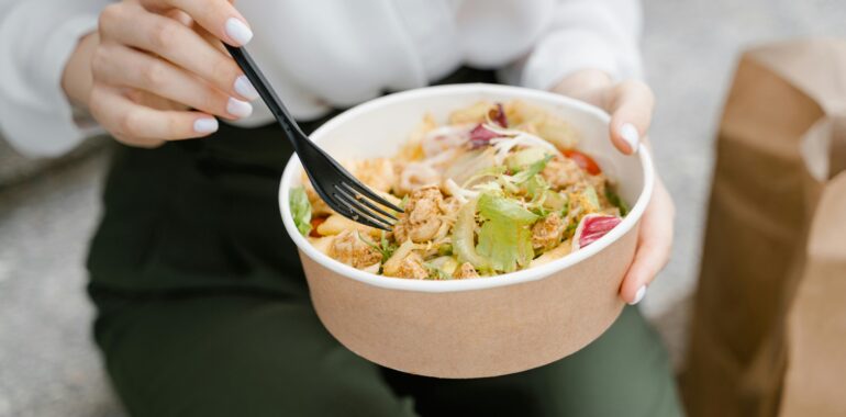 Gemini said The Deconstructed Classic: A 400 kcal "Metabolic Burger Bowl" for Lean Satiety