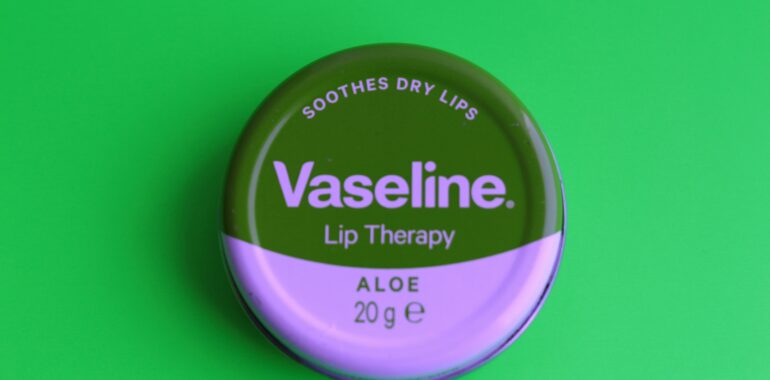 The Occlusive Upgrade: 5 High-Utility Vaseline "hacks" for a Pro-Level Finish