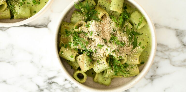 The Green Cream Revolution: Master the Velvet Texture of Avocado and Greek Yogurt Pasta