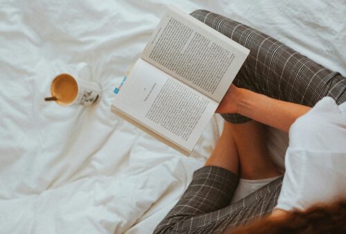 Reclaiming Your Night: Why the "Last Hour" Screen Buffer is the Ultimate Healthy Habit