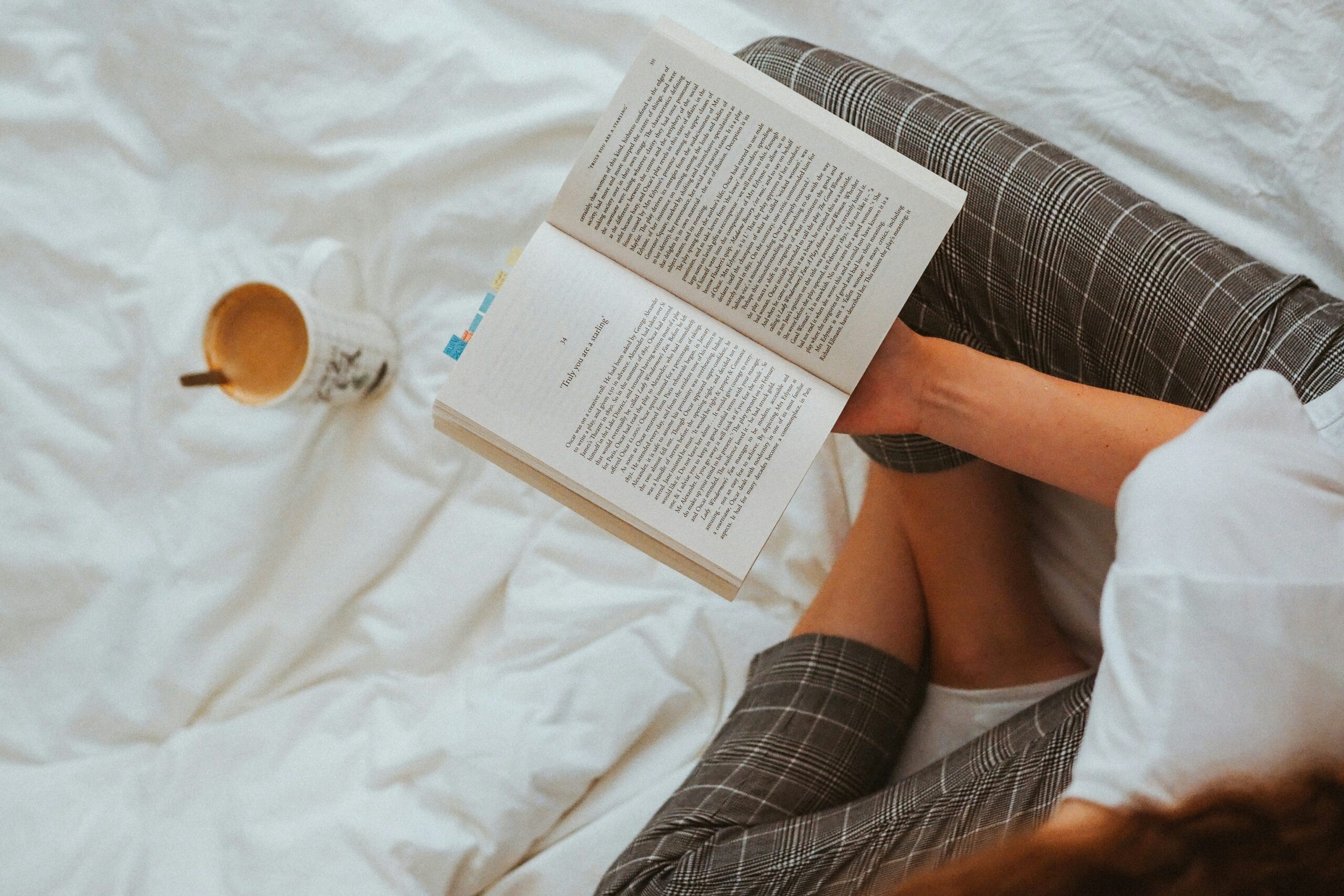 Reclaiming Your Night: Why the "Last Hour" Screen Buffer is the Ultimate Healthy Habit