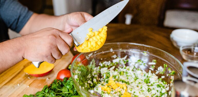 The Sun-Drenched Plate: Master the Vibrant Balance of Honey Lime Chicken with Fresh Mango Salsa