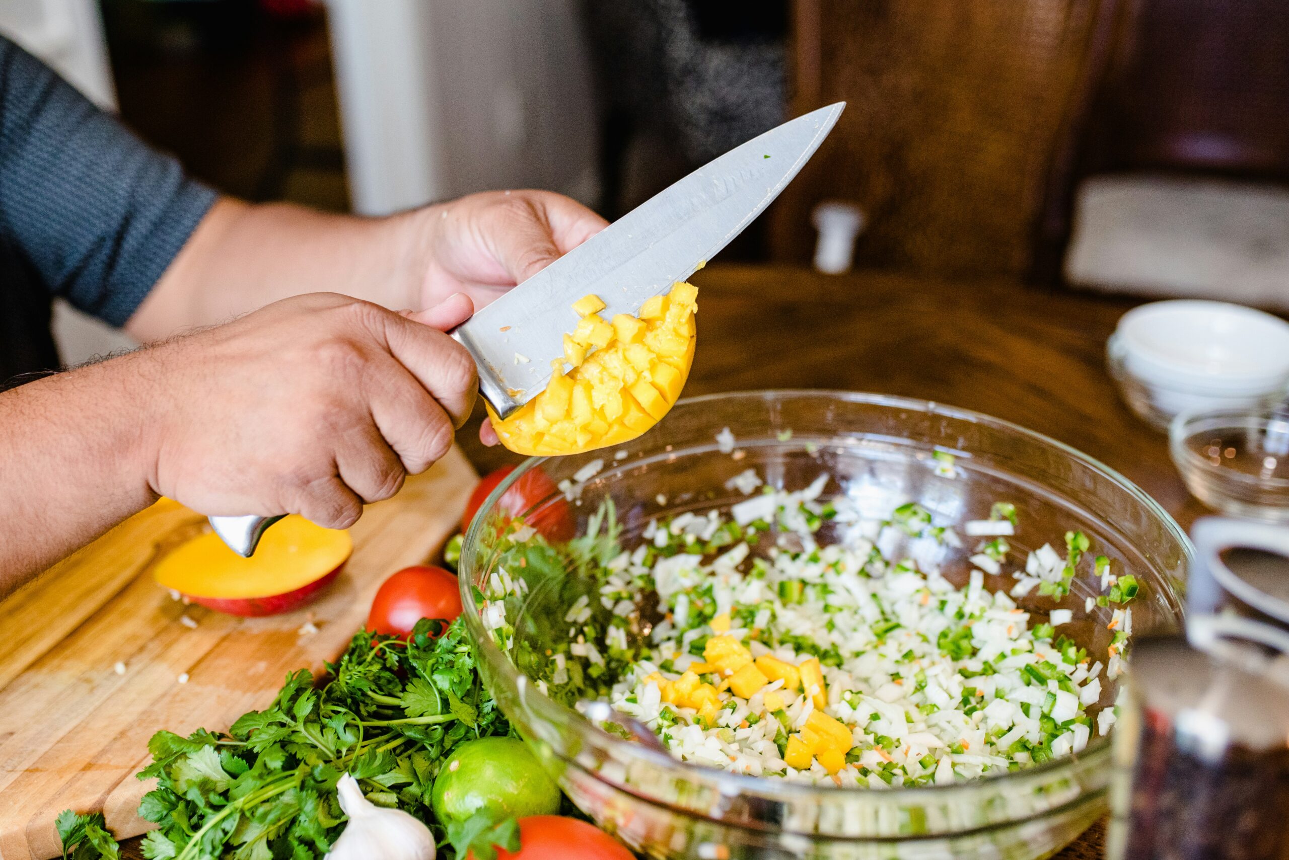 The Sun-Drenched Plate: Master the Vibrant Balance of Honey Lime Chicken with Fresh Mango Salsa