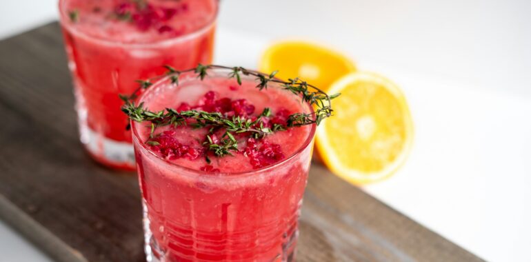 The "Mocktail" Calorie Shield: How to Protect Your Waistline During Summer Socializing
