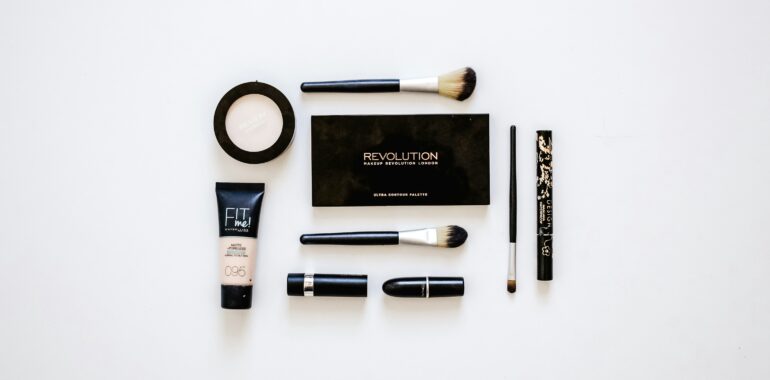 The Smart Beauty Audit: Why Sampling Clean Cosmetics is Your Ultimate Financial and Skin Shield