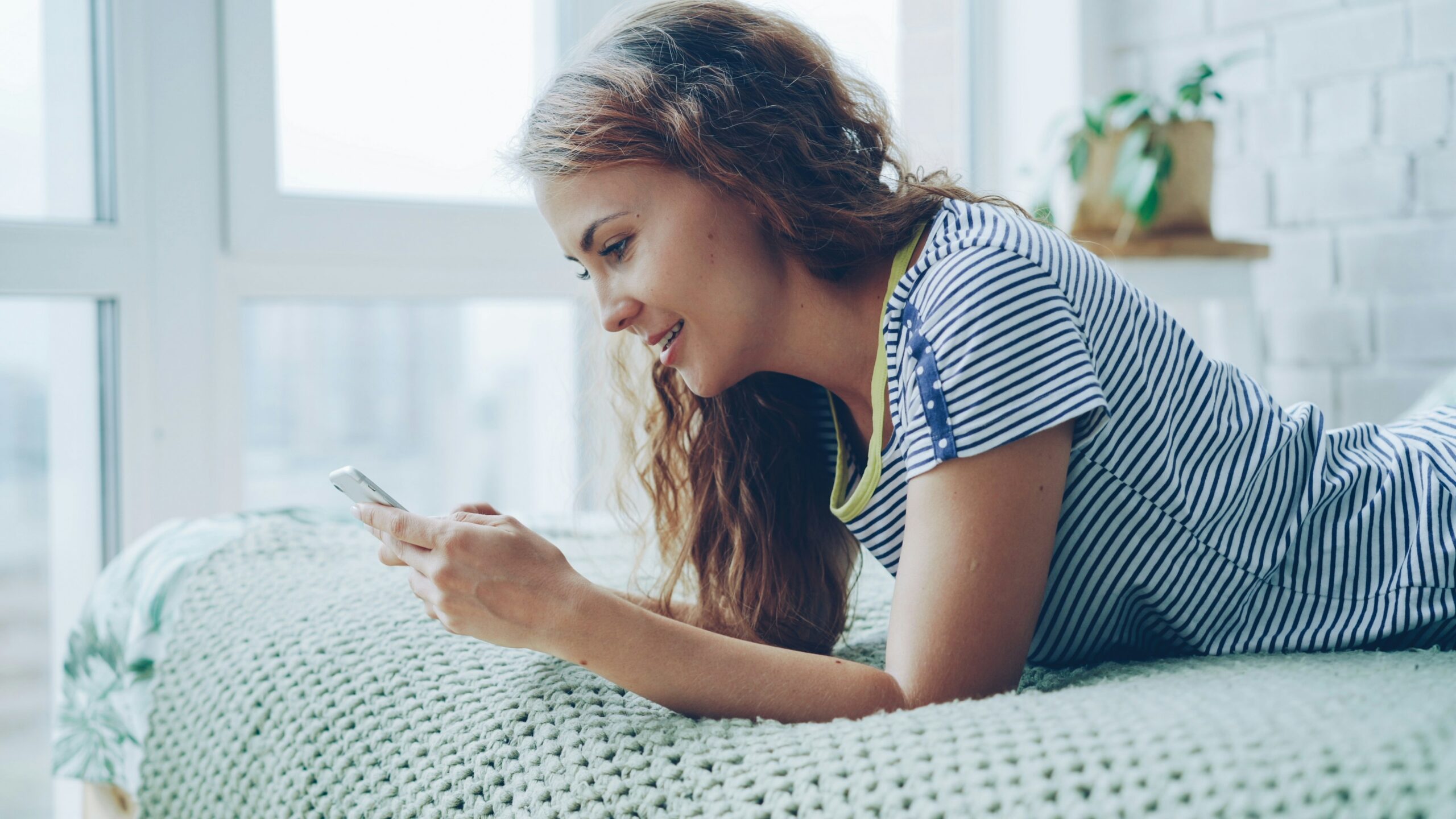The "Blue Light" Skin Audit: Is Screen Time Secretly Accelerating Your Fine Lines?