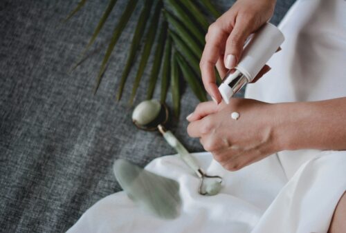 The Conscious Cart: A Guide to the Best Healthy and Natural Cosmetics on Amazon