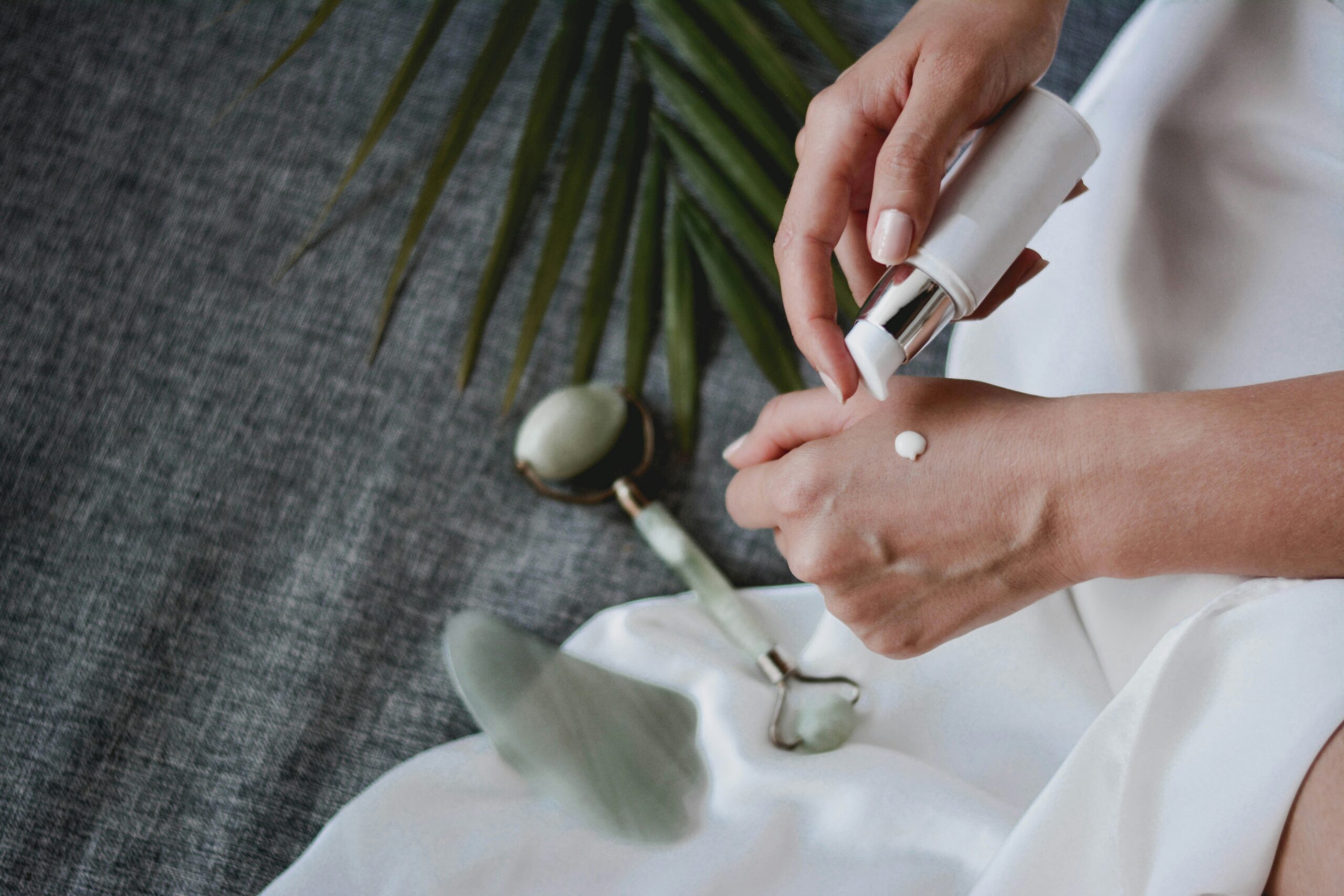 The Conscious Cart: A Guide to the Best Healthy and Natural Cosmetics on Amazon