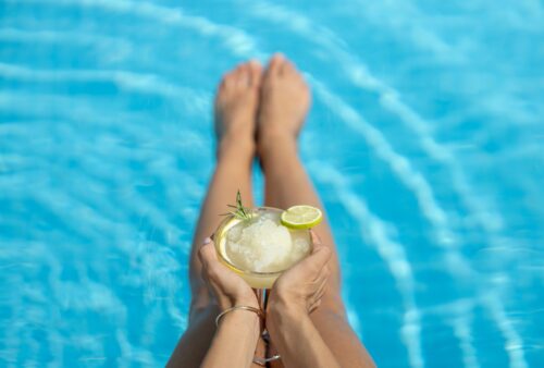 The Poolside Reset: Fun, High-Vibrancy Meals and Drinks for Your Summer Gathering