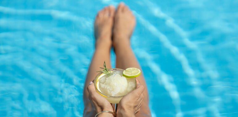 The Poolside Reset: Fun, High-Vibrancy Meals and Drinks for Your Summer Gathering