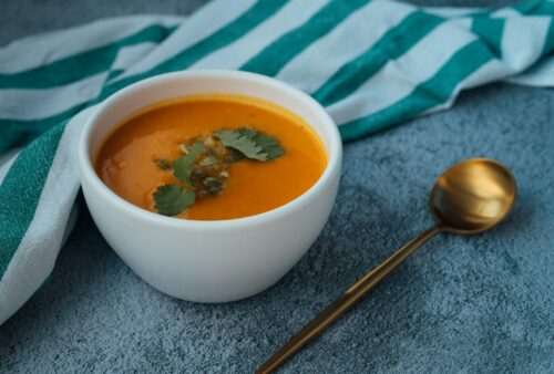 The Thermic Simmer: 3 High-Protein Soups Engineered for Muscle Recovery and Satiety