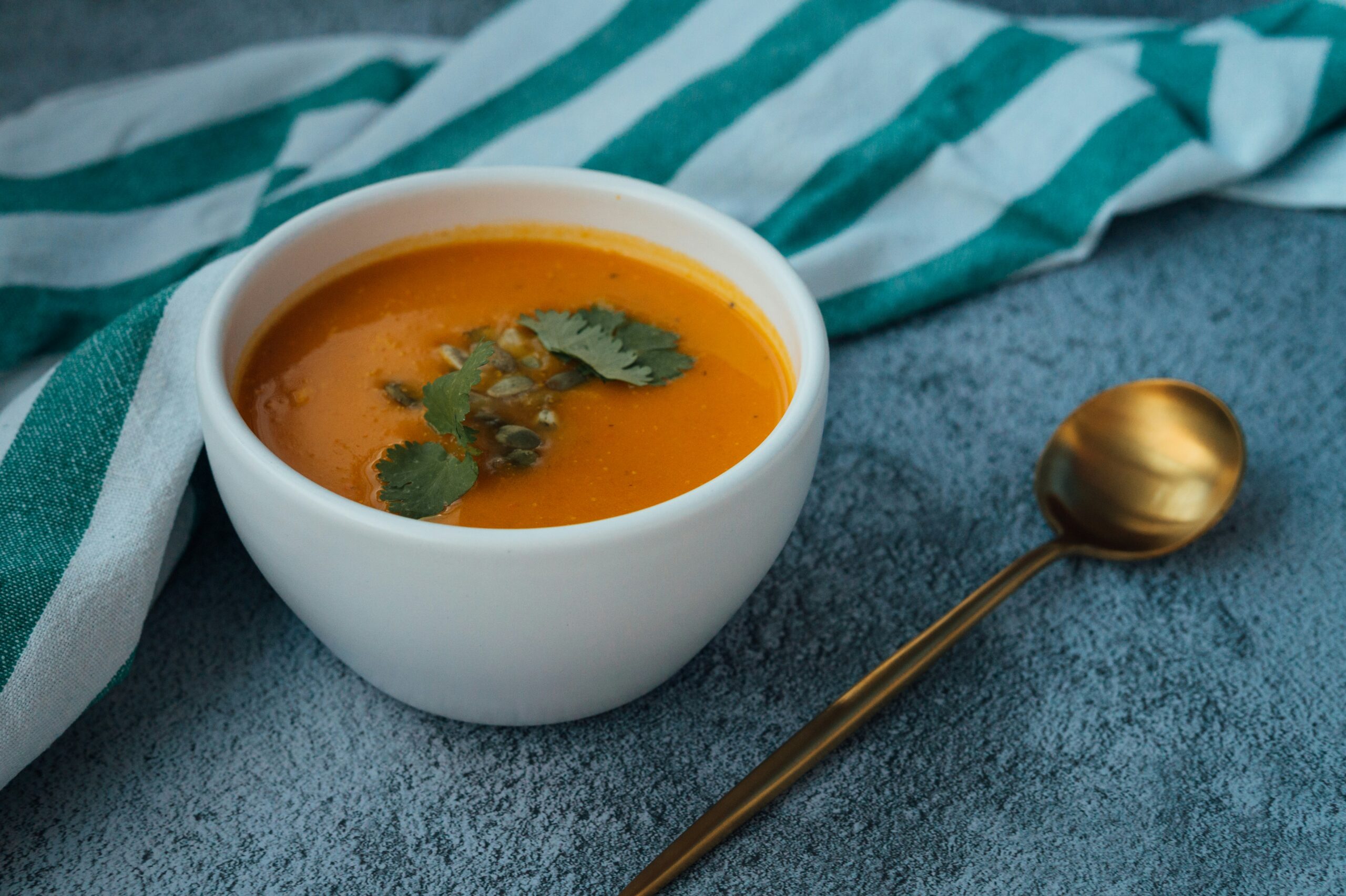 The Thermic Simmer: 3 High-Protein Soups Engineered for Muscle Recovery and Satiety
