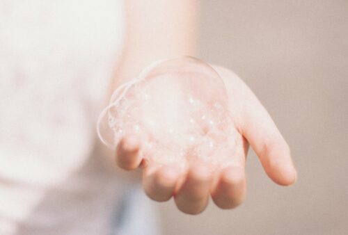The Cleansing Chemistry Reset: How to Choose a Body Wash That Shields Sensitive Skin