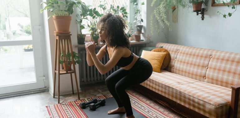 The Frictionless Micro-Burst: How "Exercise Snacking" Rewires Physical Conditioning