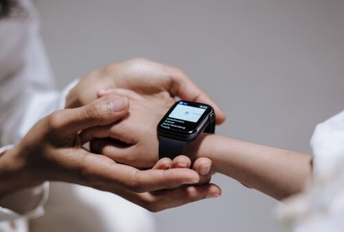The Non-Invasive Laboratory: The Deep Biosensing Science Driving Modern Wearable Tech