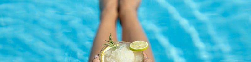 The Poolside Reset: Fun, High-Vibrancy Meals and Drinks for Your Summer Gathering