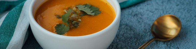 The Thermic Simmer: 3 High-Protein Soups Engineered for Muscle Recovery and Satiety