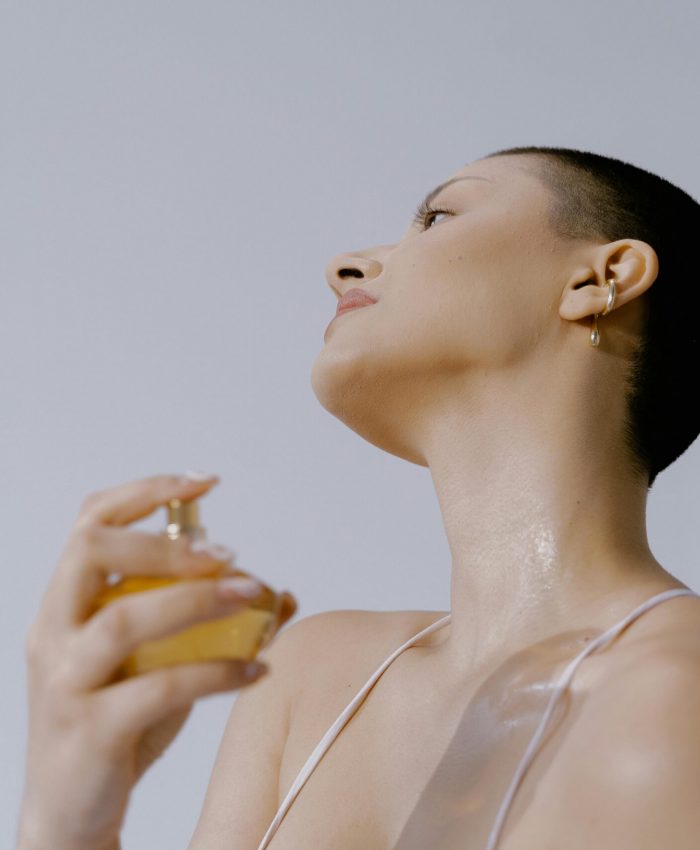 The Scent Signature: How to Craft Your Own Holistic & Healthy Perfume