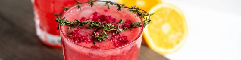 The "Mocktail" Calorie Shield: How to Protect Your Waistline During Summer Socializing